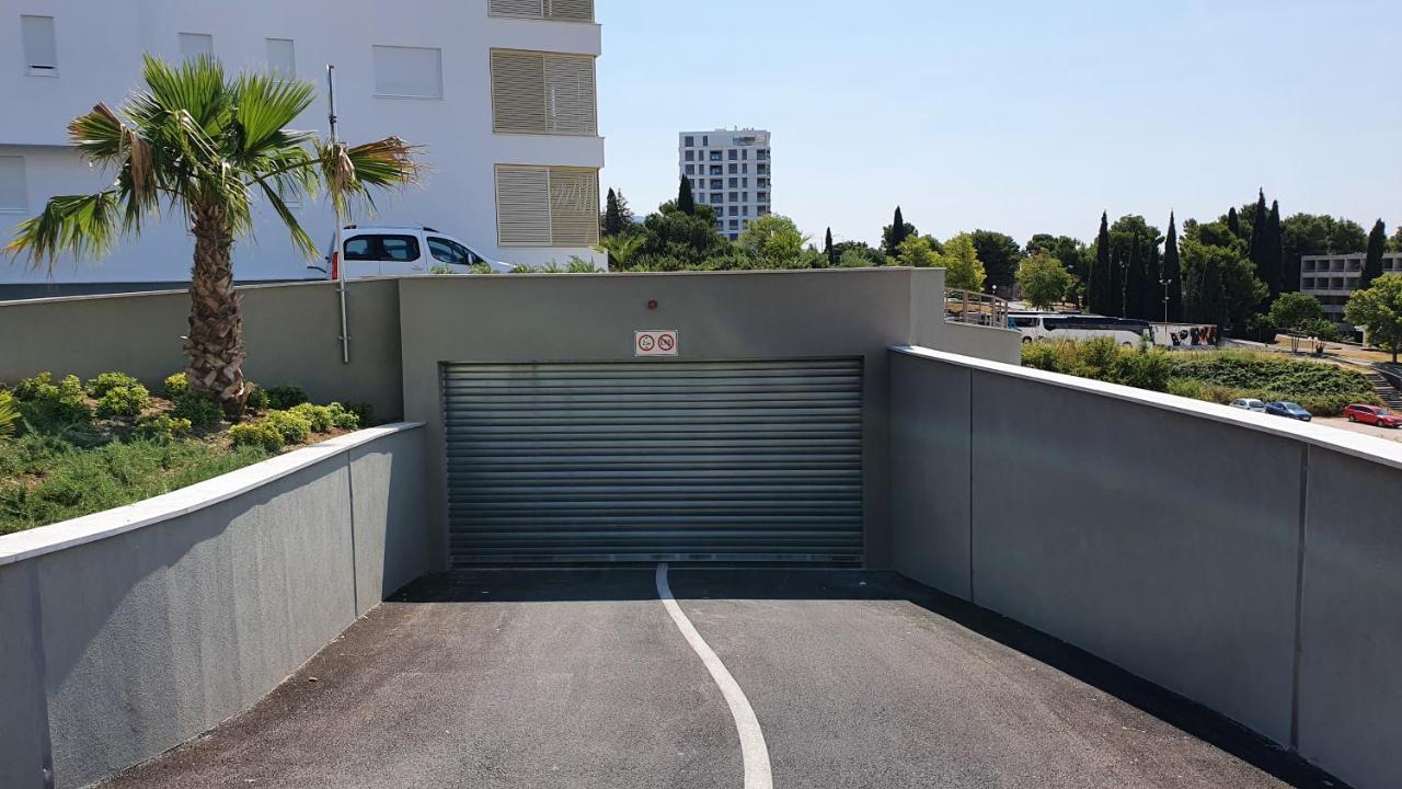 ספליט Luxury Apartment 4Seasons With Garage מראה חיצוני תמונה